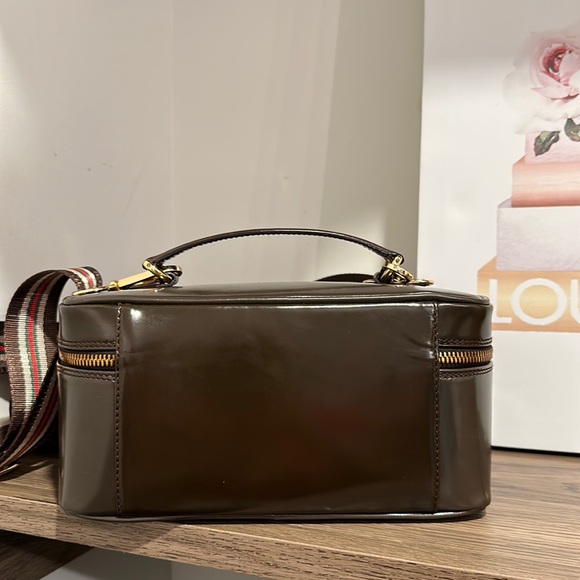 🤎Gucci Patent Leather Vanity Bag 🤎 - Picture 5 of 17